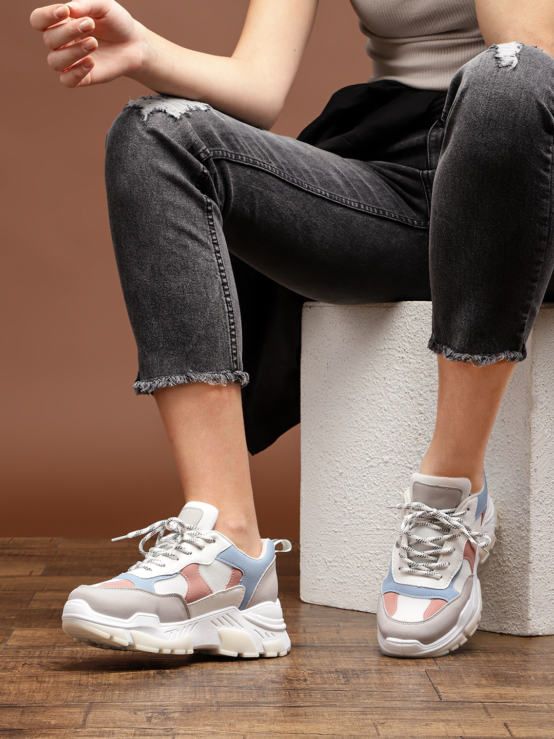 

Roadster Women White & Grey Color-blocked Sneakers
