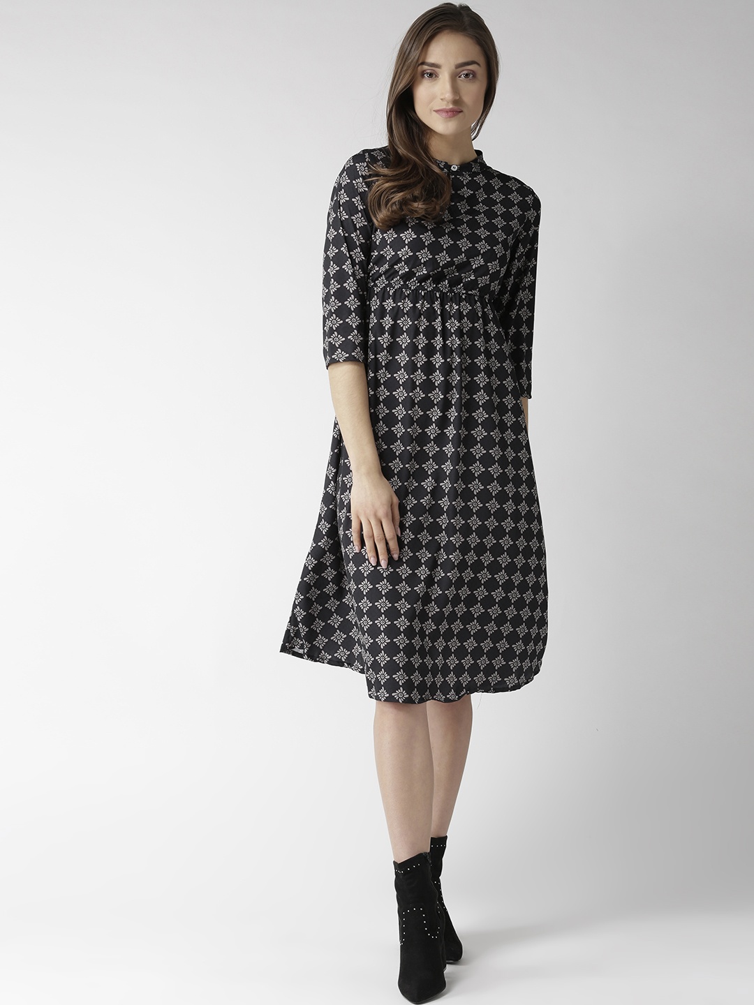 

Hubberholme Women Black & Grey Printed Midi Empire Dress