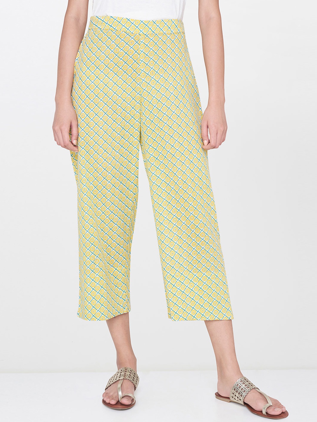 

Global Desi Women Yellow & White Regular Fit Printed Culottes