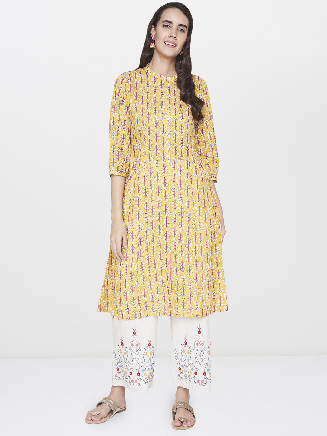

Global Desi Women Yellow Printed Straight Kurta
