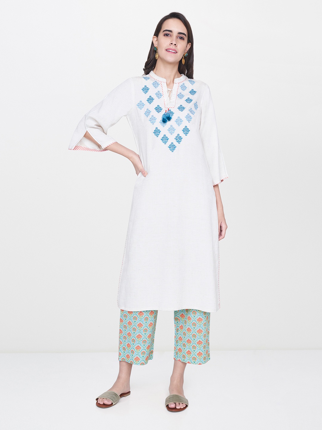 

Global Desi Women Off-White Embroidered Straight Kurta