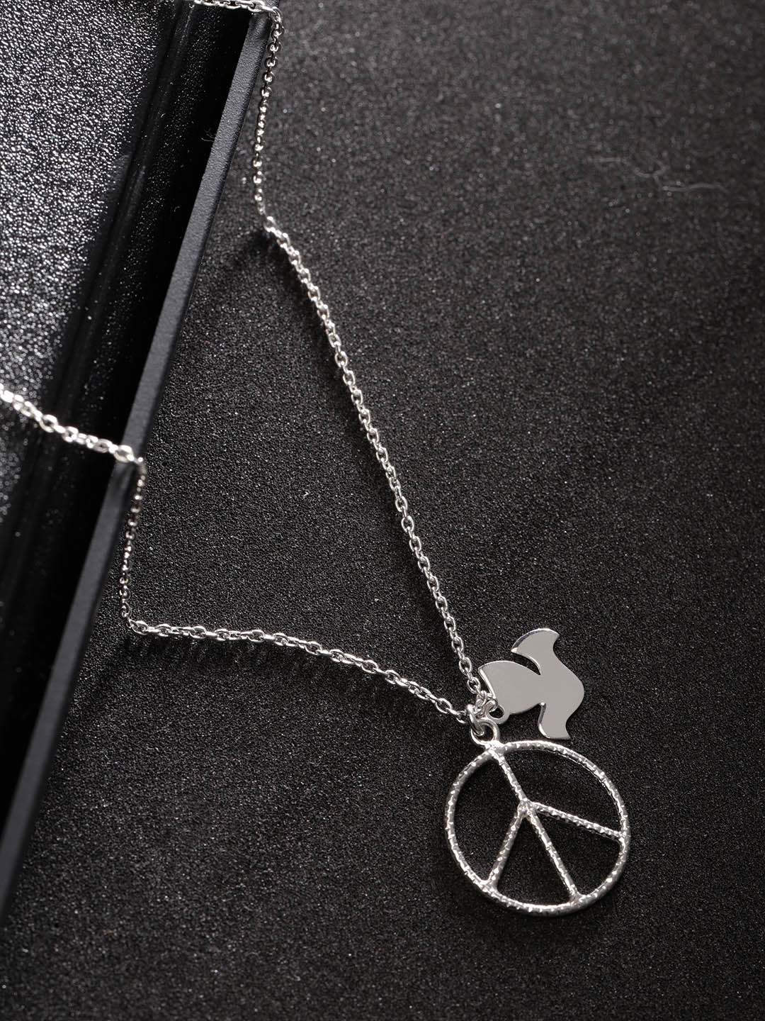 

Carlton London 925 Sterling Silver Necklace