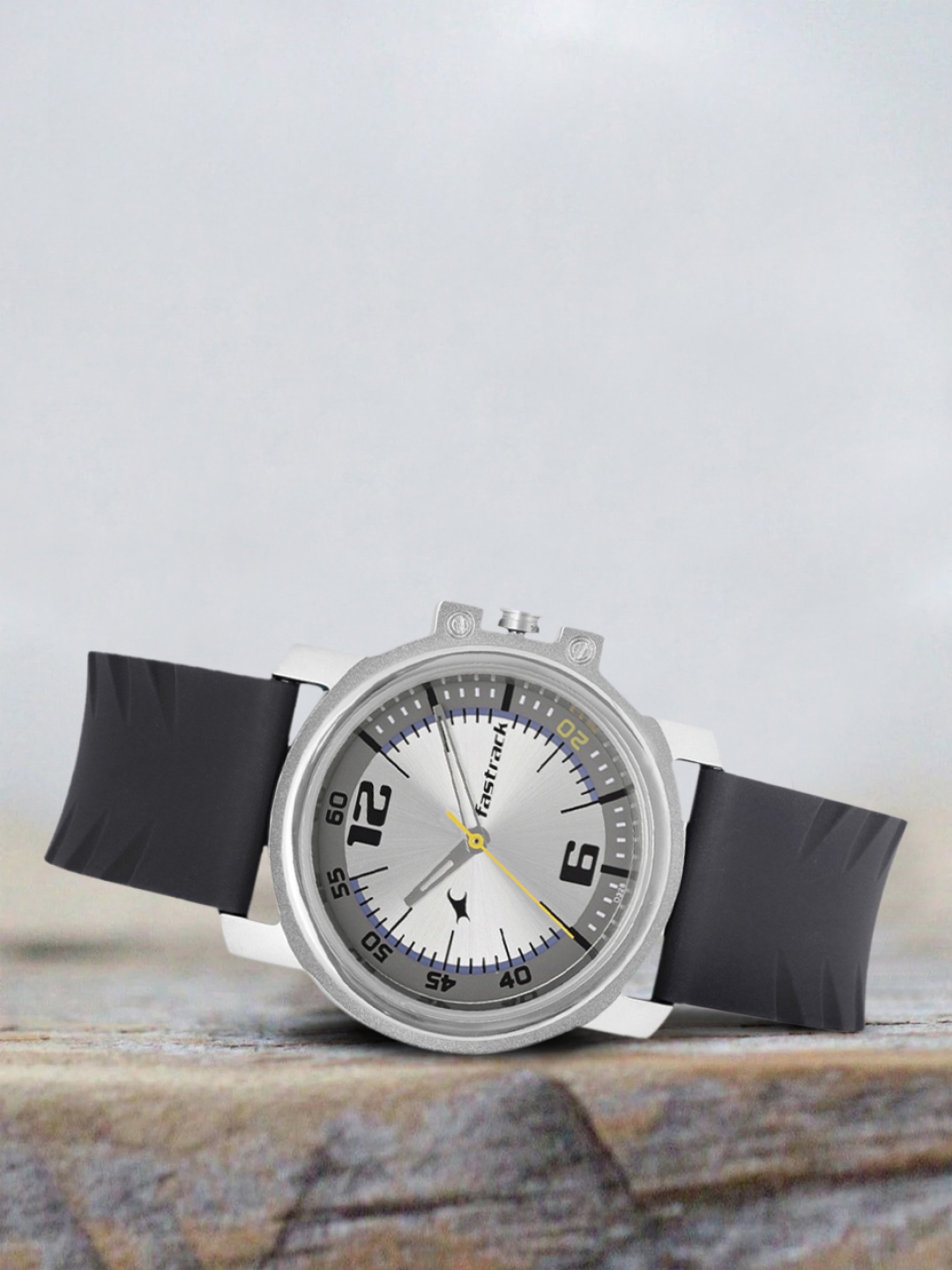 

Fastrack Men Silver-Toned Analogue Watch NK3039SP01_OR2