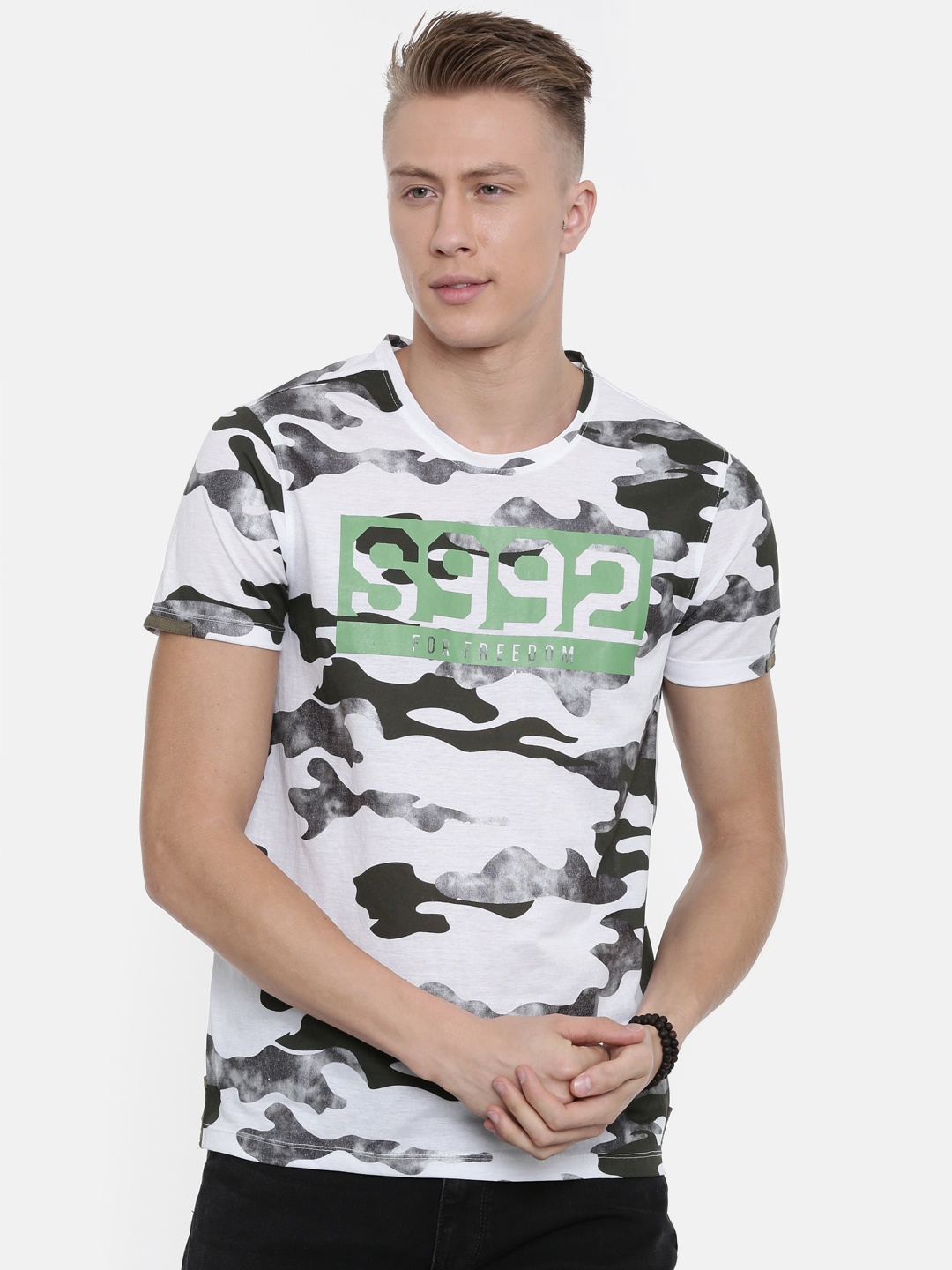 

SPYKAR Men White & Olive Green Printed Round Neck T-shirt