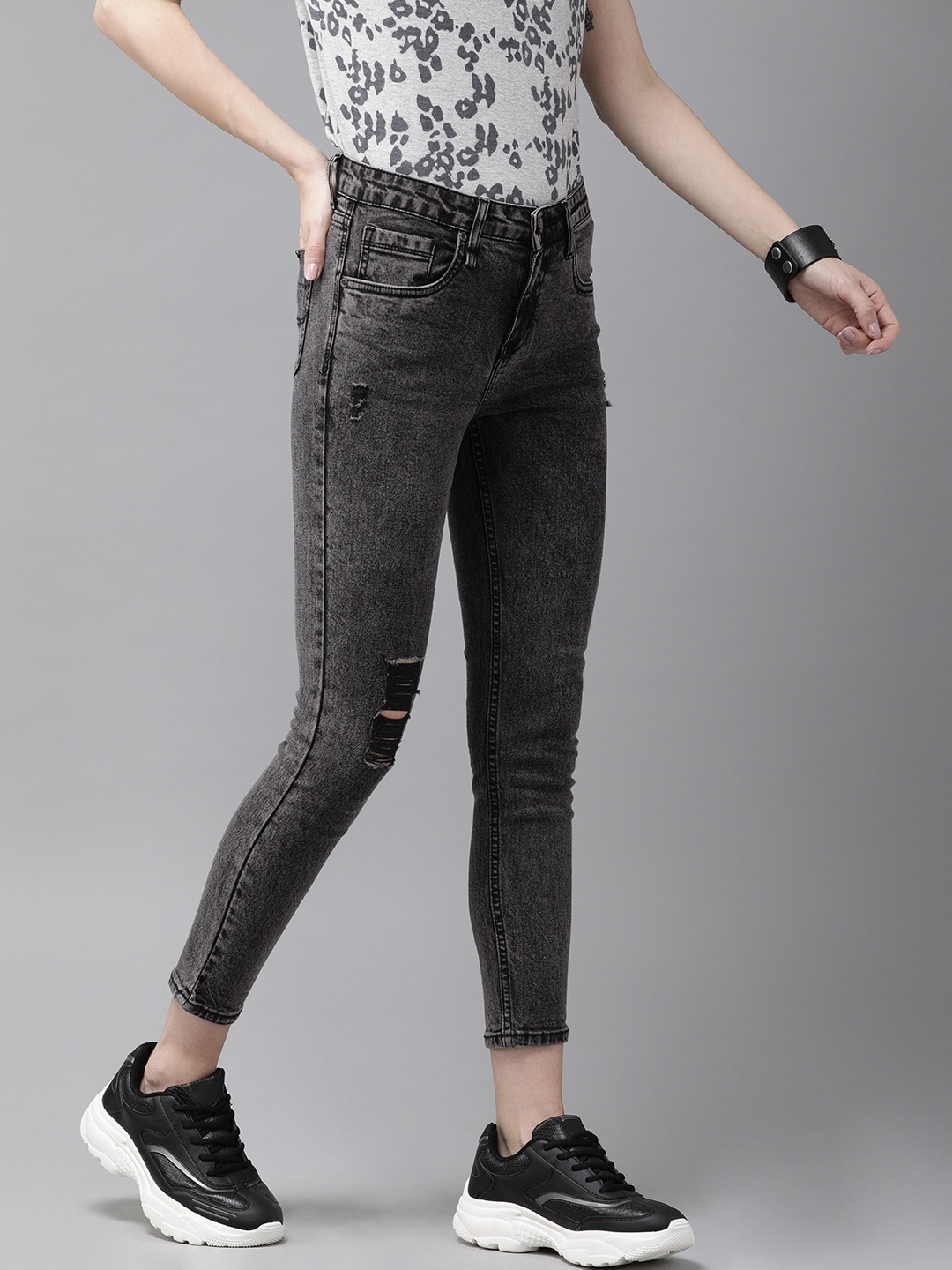 

Roadster Women Charcoal Grey Skinny Fit Mid-Rise Low Distress Stretchable Cropped Jeans