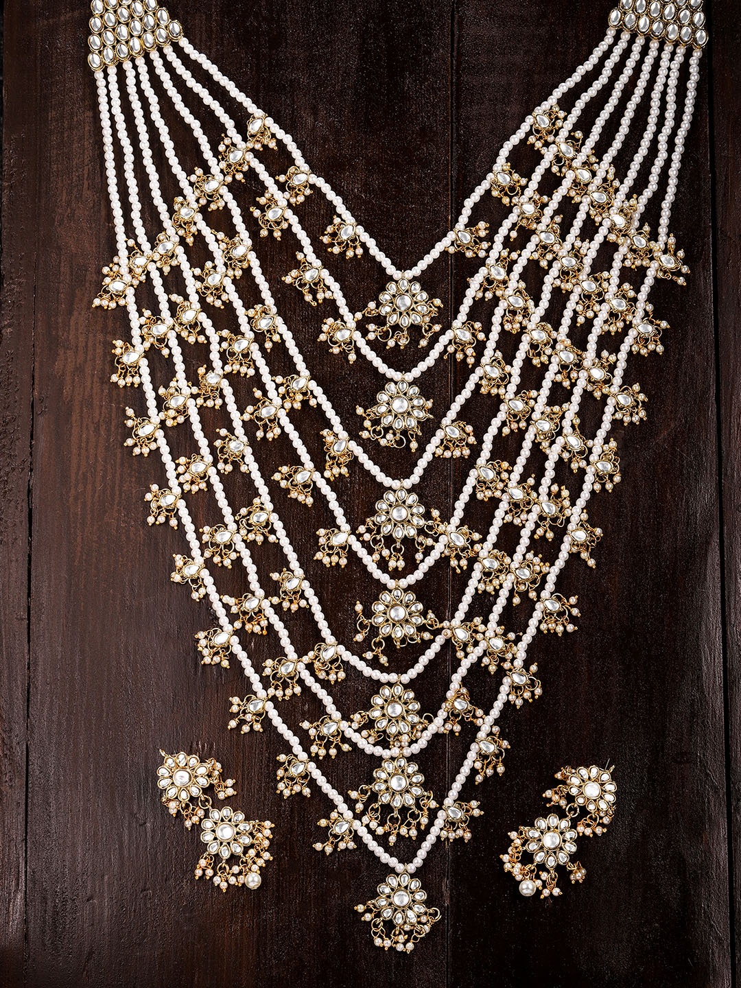 

Zaveri Pearls Gold-Toned & White Kundan-Studded Jewellery Set