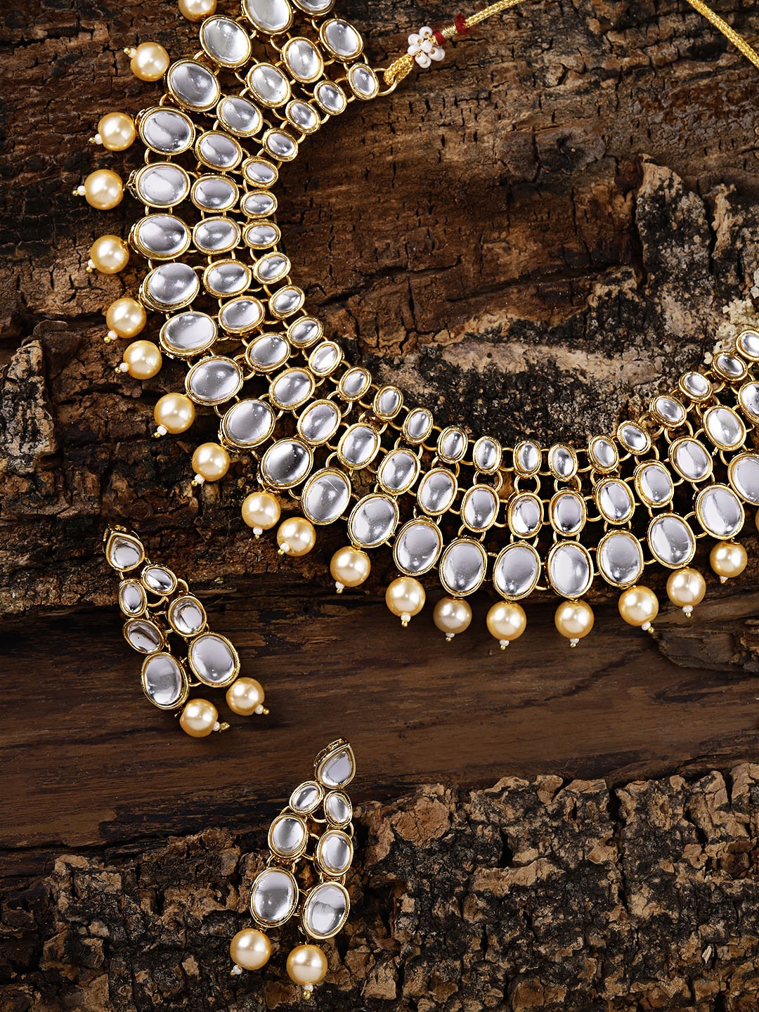 

Zaveri Pearls Gold-Toned & White Kundan-Studded Choker Jewellery Set