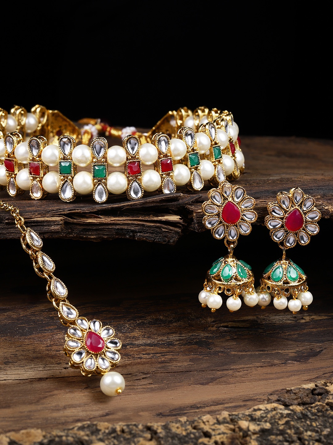 

Zaveri Pearls Gold-Toned & Kundan-Studded Jewellery Set