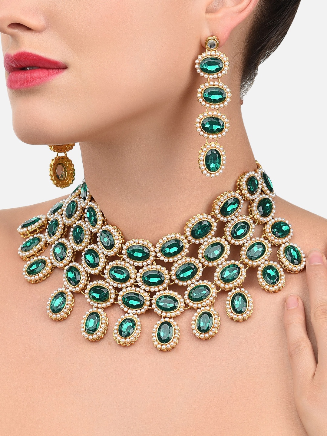 

Zaveri Pearls Green Stones & Pearls Studded Traditional Jewellery Set