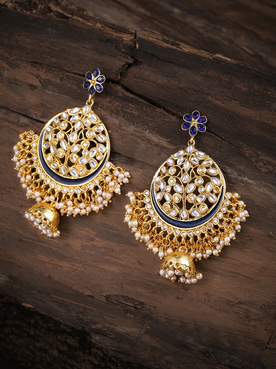 

Zaveri Pearls Gold-Toned & White Kundan & Pearl Studed Chandbalis