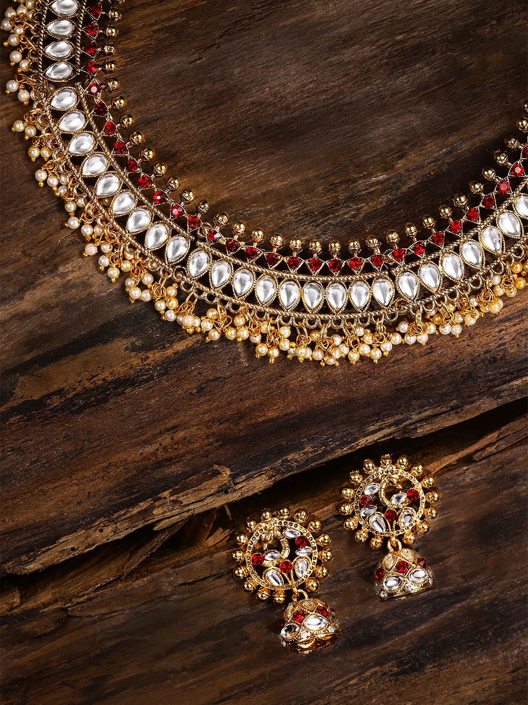 

Zaveri Pearls Gold-Toned Traditional Kundan & Pearls Jewellery Set