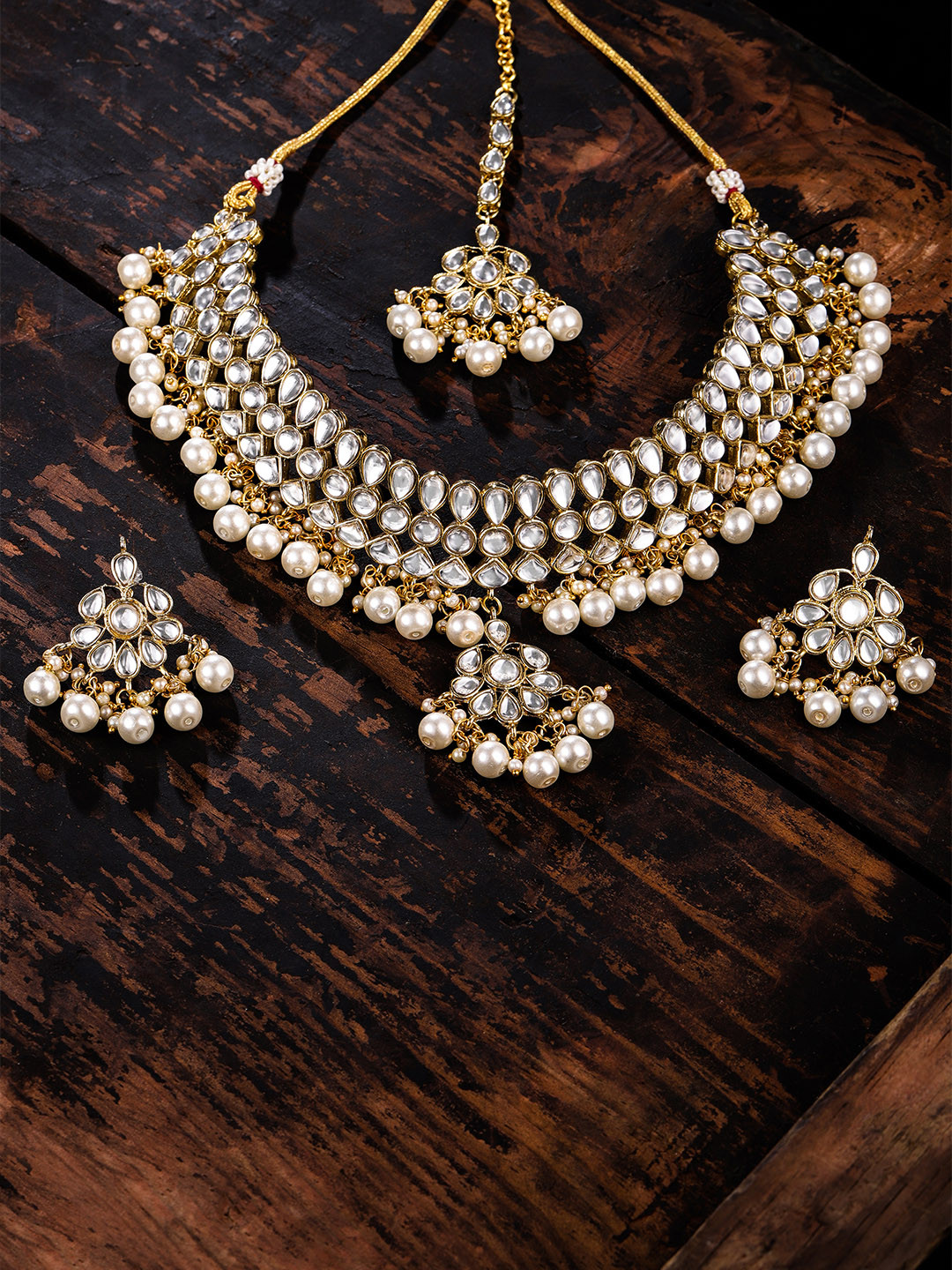 

Zaveri Pearls Gold Toned Kundan & Pearls Traditional Jewellery Set
