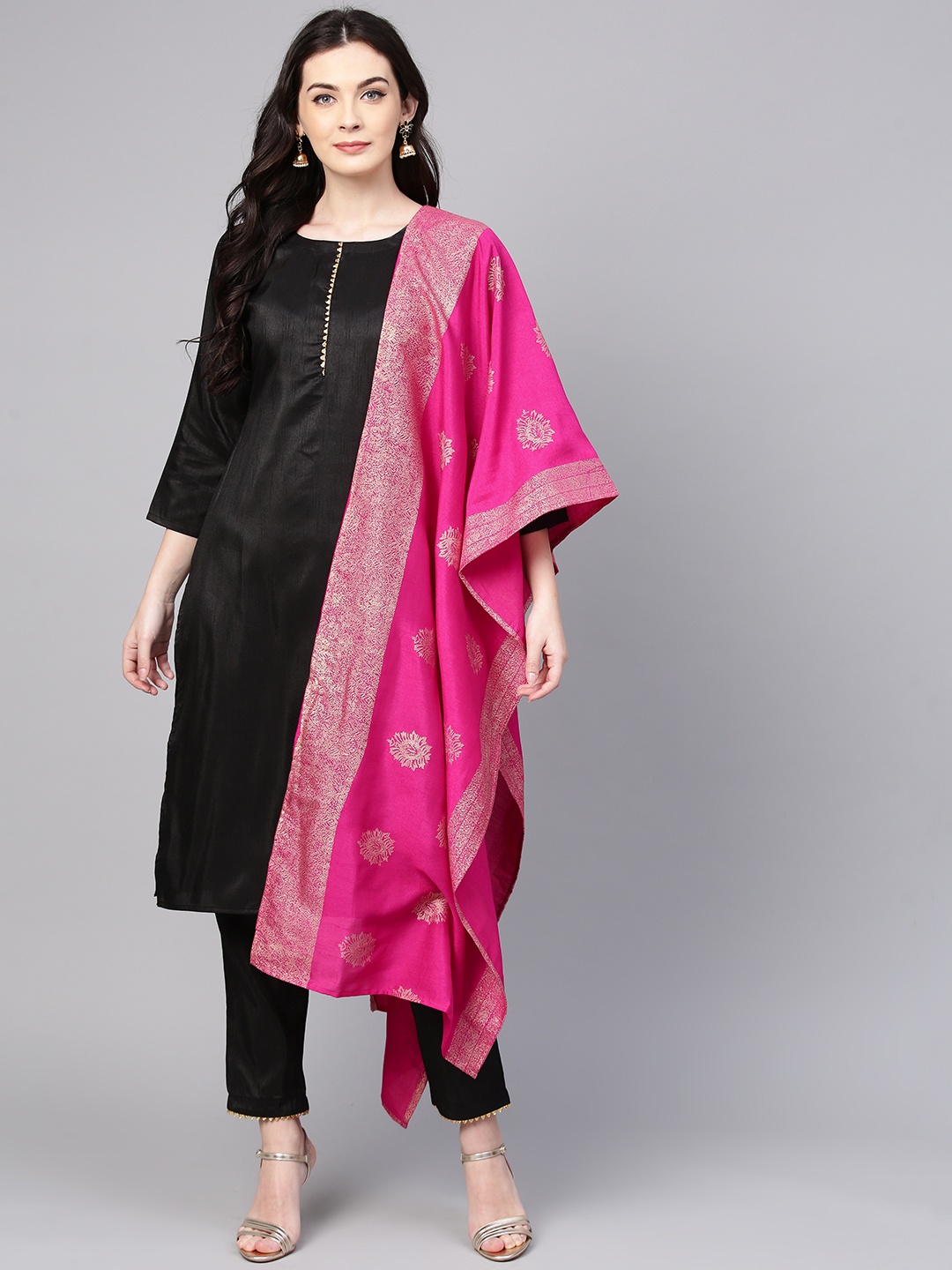 

Ahalyaa Women Black Solid Kurta with Trousers & Dupatta