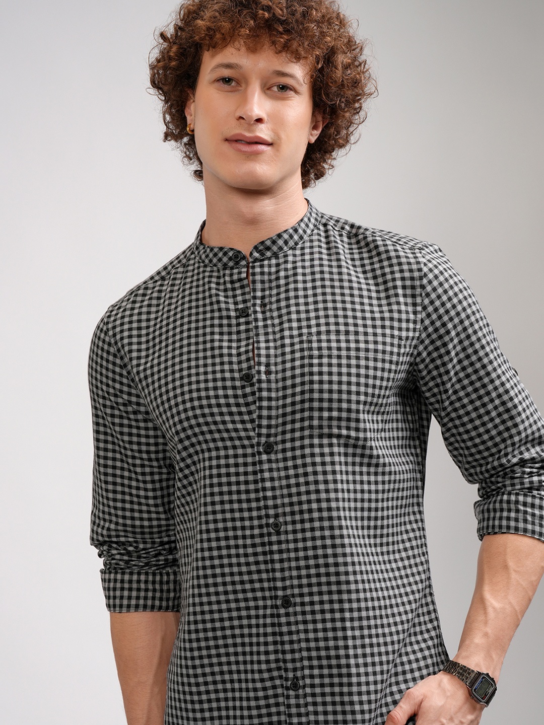 

HIGHLANDER Men Black & Grey Slim Fit Checked Roll-Up Sleeves Casual Shirtrt