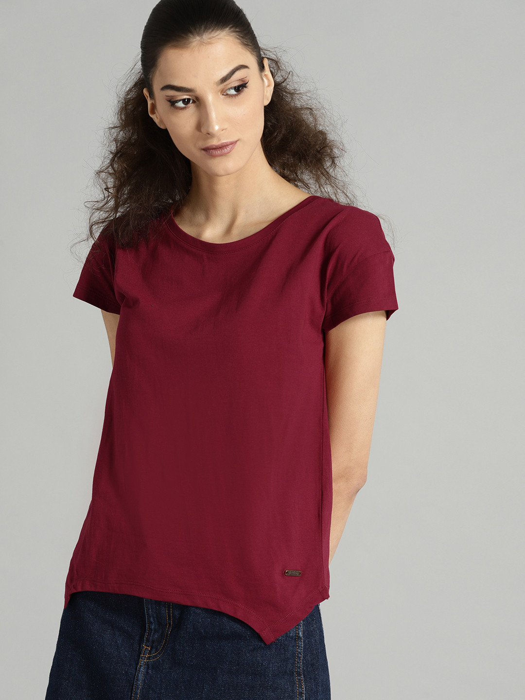 

Roadster Women Maroon Solid Round Neck T-shirt