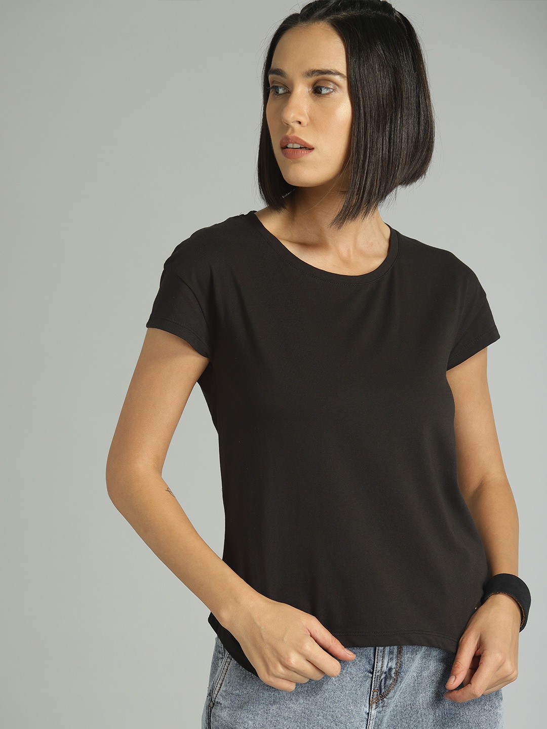 

Roadster Women Black Solid Round Neck T-shirt