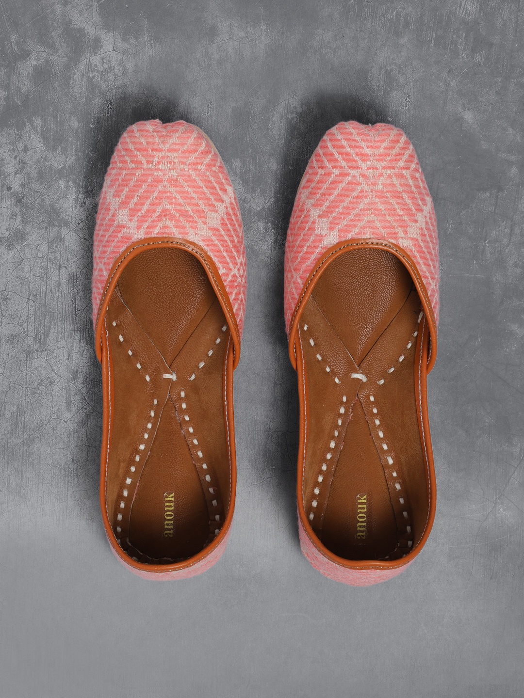 

Anouk Women Peach-Coloured & Off-White Woven Design Mojaris