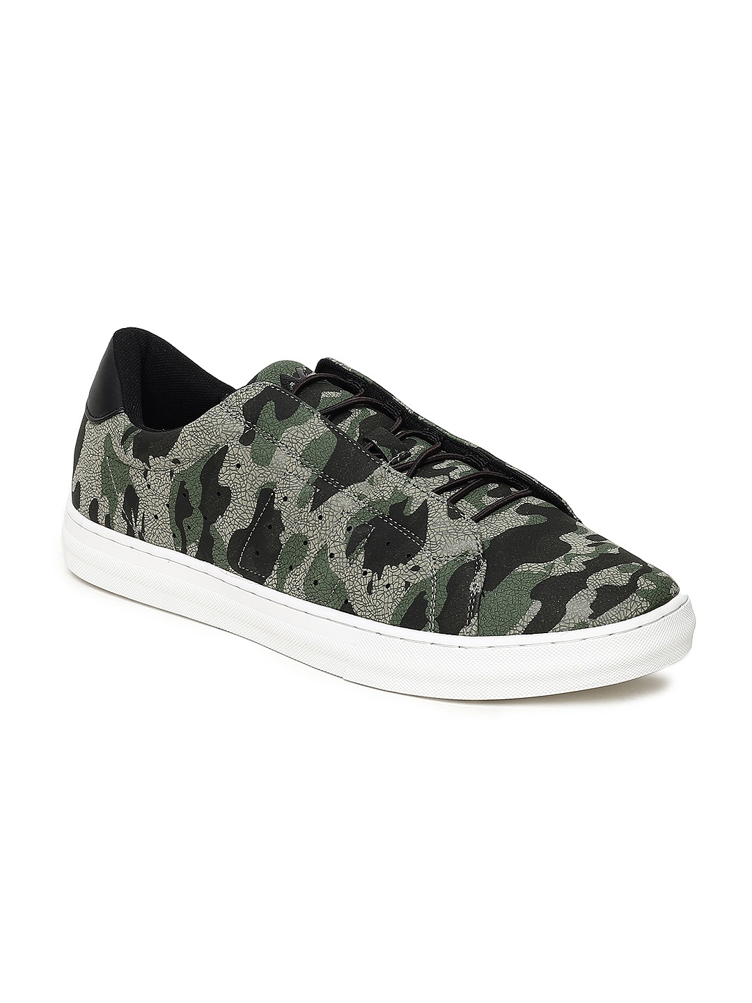 

Wildcraft Men Grey & Black Sierra Sneakers