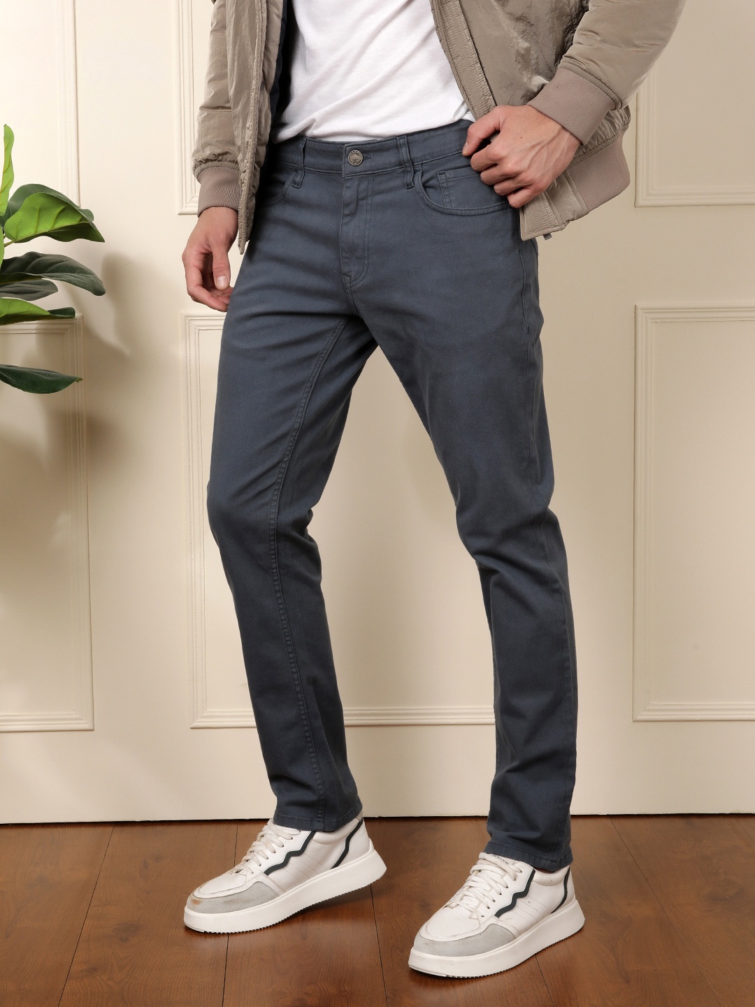 

WROGN Men Blue Slim Fit Mid-Rise Clean Look Stretchable Jeans