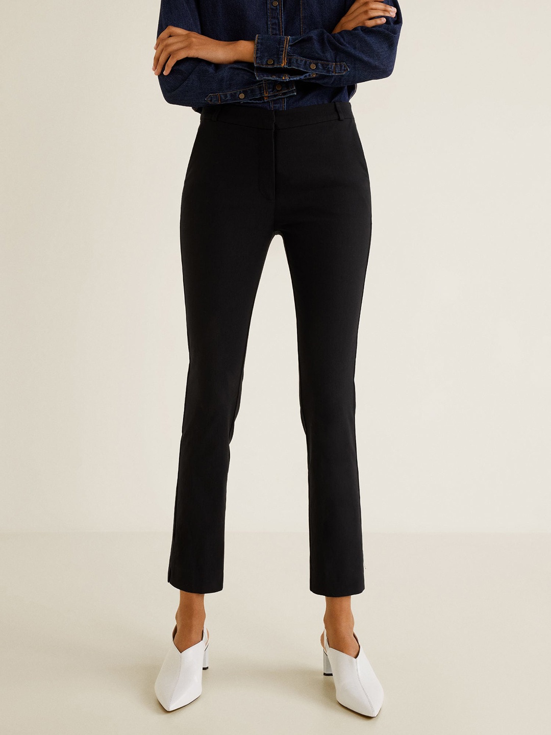 

MANGO Women Black Regular Fit Solid Cropped Trousers