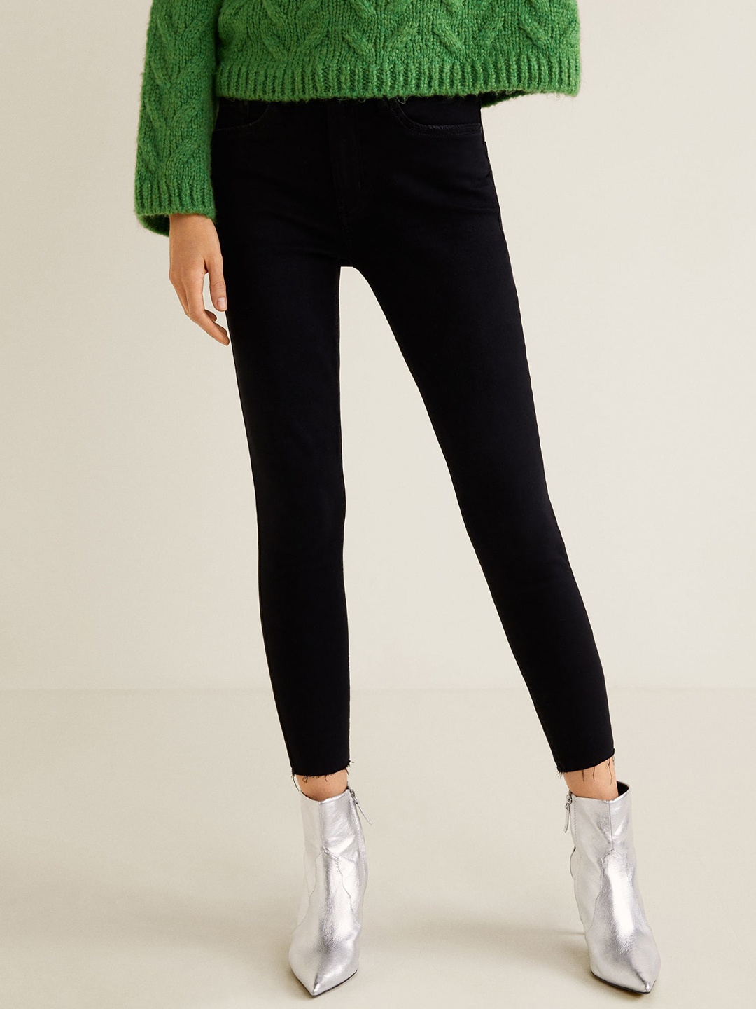 

MANGO Women Black Skinny Fit Mid-Rise Clean Look Stretchable Cropped Jeans