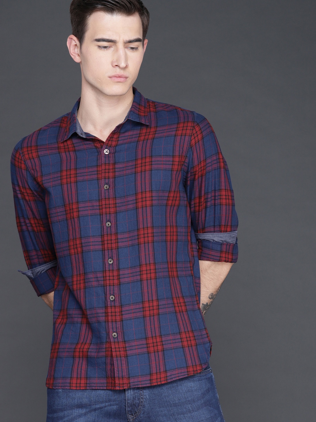 

WROGN Men Blue & Red Slim Fit Checked Casual Shirt