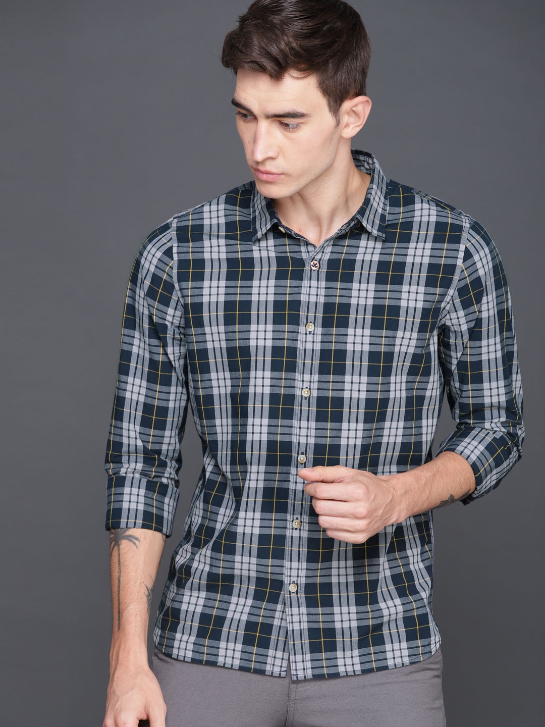 

WROGN Men Navy Blue & Grey Slim Fit Checked Casual Shirt