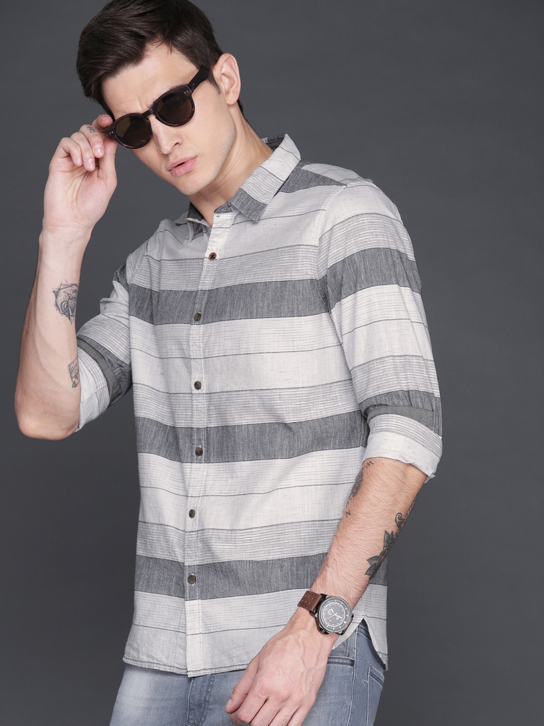 

WROGN Men White & Grey Slim Fit Striped Casual Shirt
