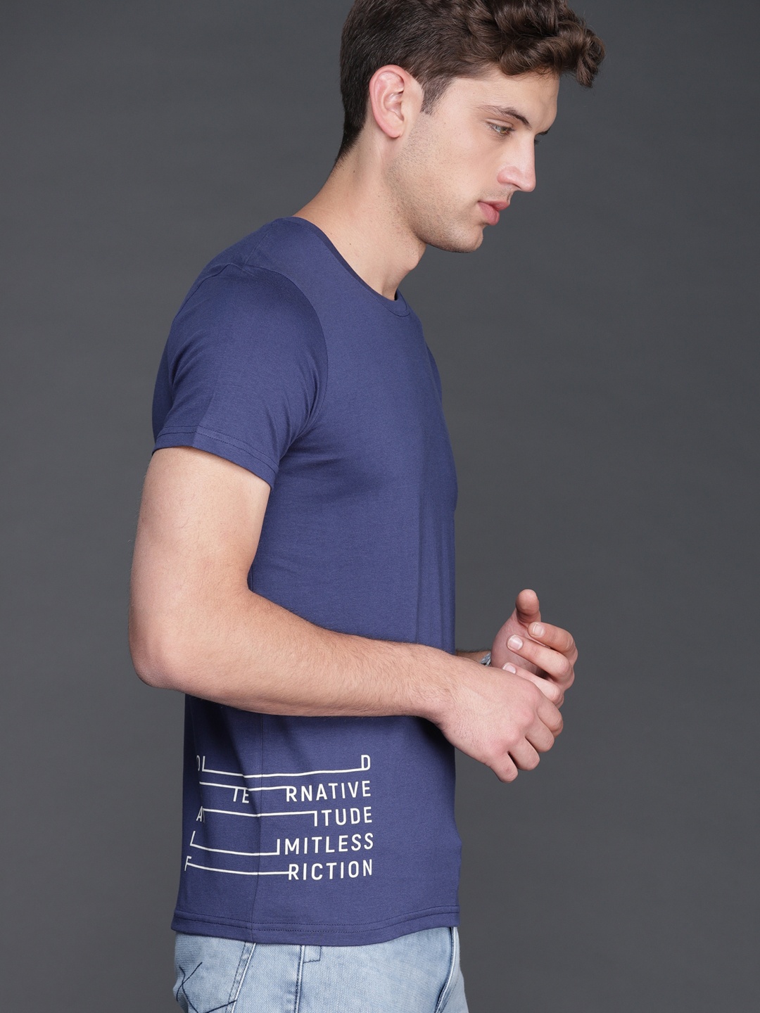 

WROGN Men Blue Slim Fit Printed Round Neck Pure Cotton T-shirt