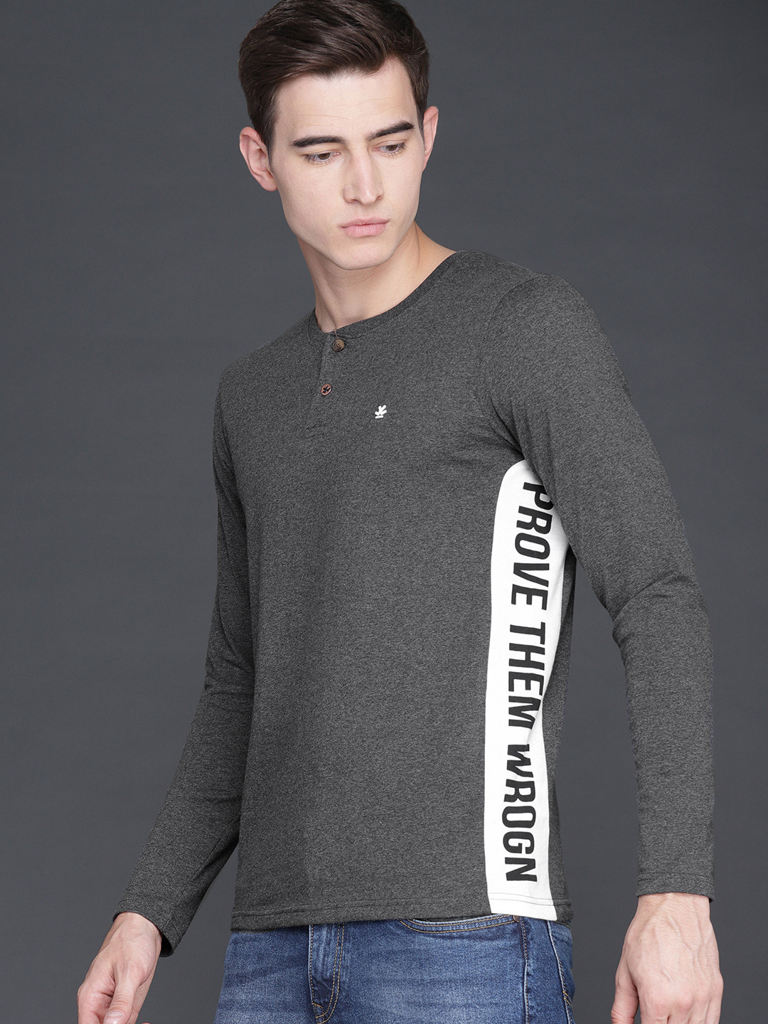 

WROGN Men Charcoal Grey Slim Fit Printed Henley Neck T-shirt