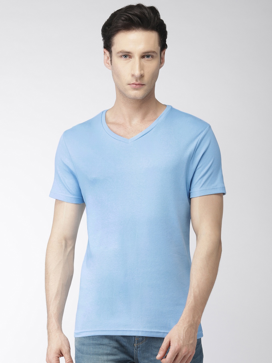 

Bossini Men Blue Solid V-Neck Pure Cotton T-shirt