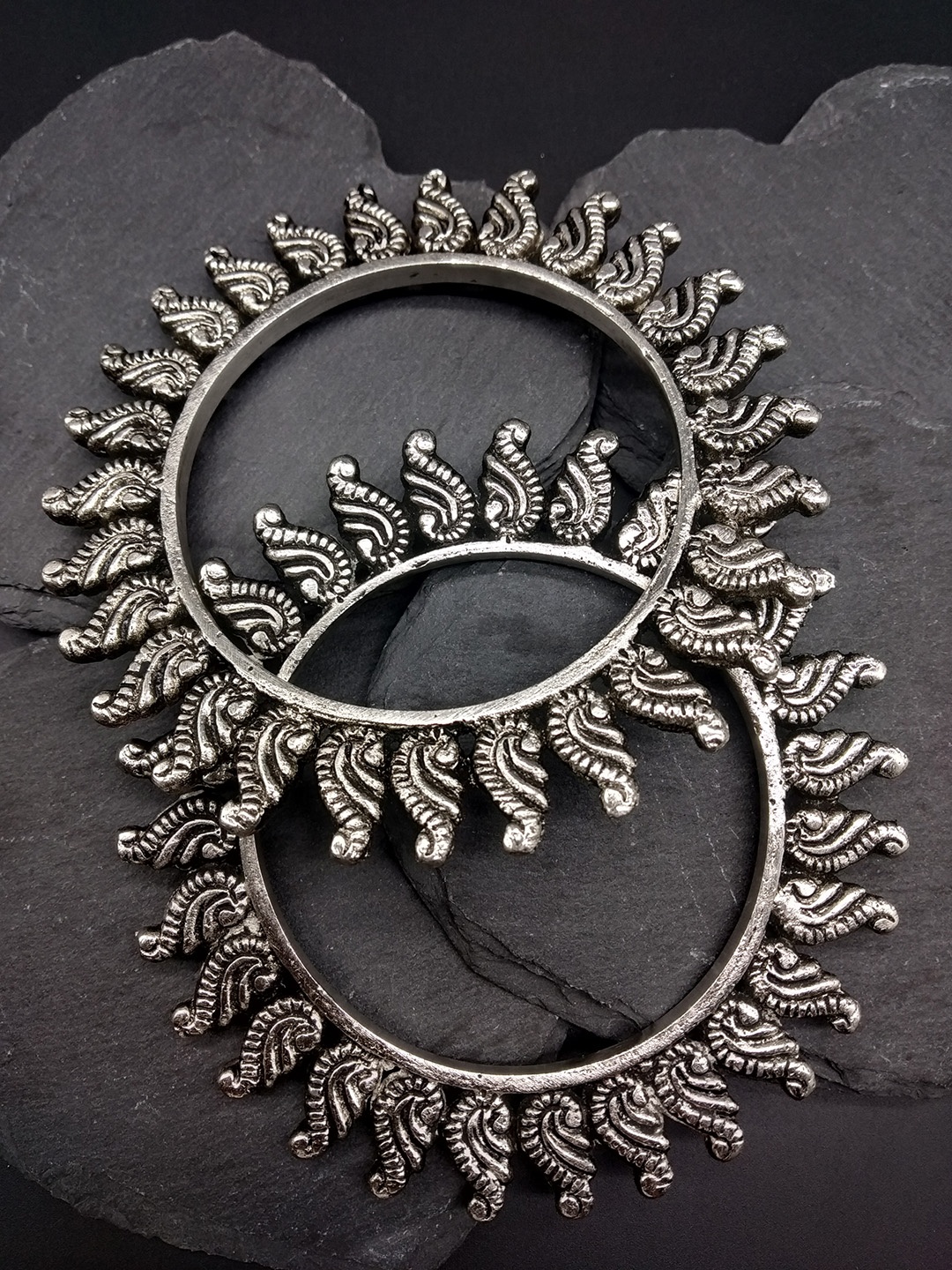 

Fida Women Set of 2 Silver-Toned Swirl Bangles