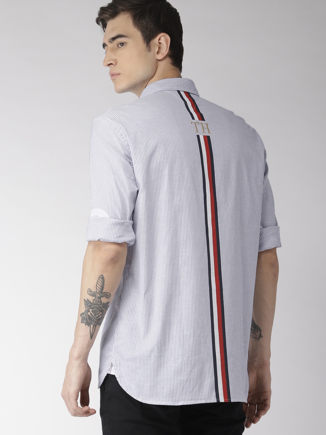

Tommy Hilfiger Men Blue & White Regular Fit Striped Casual Shirt