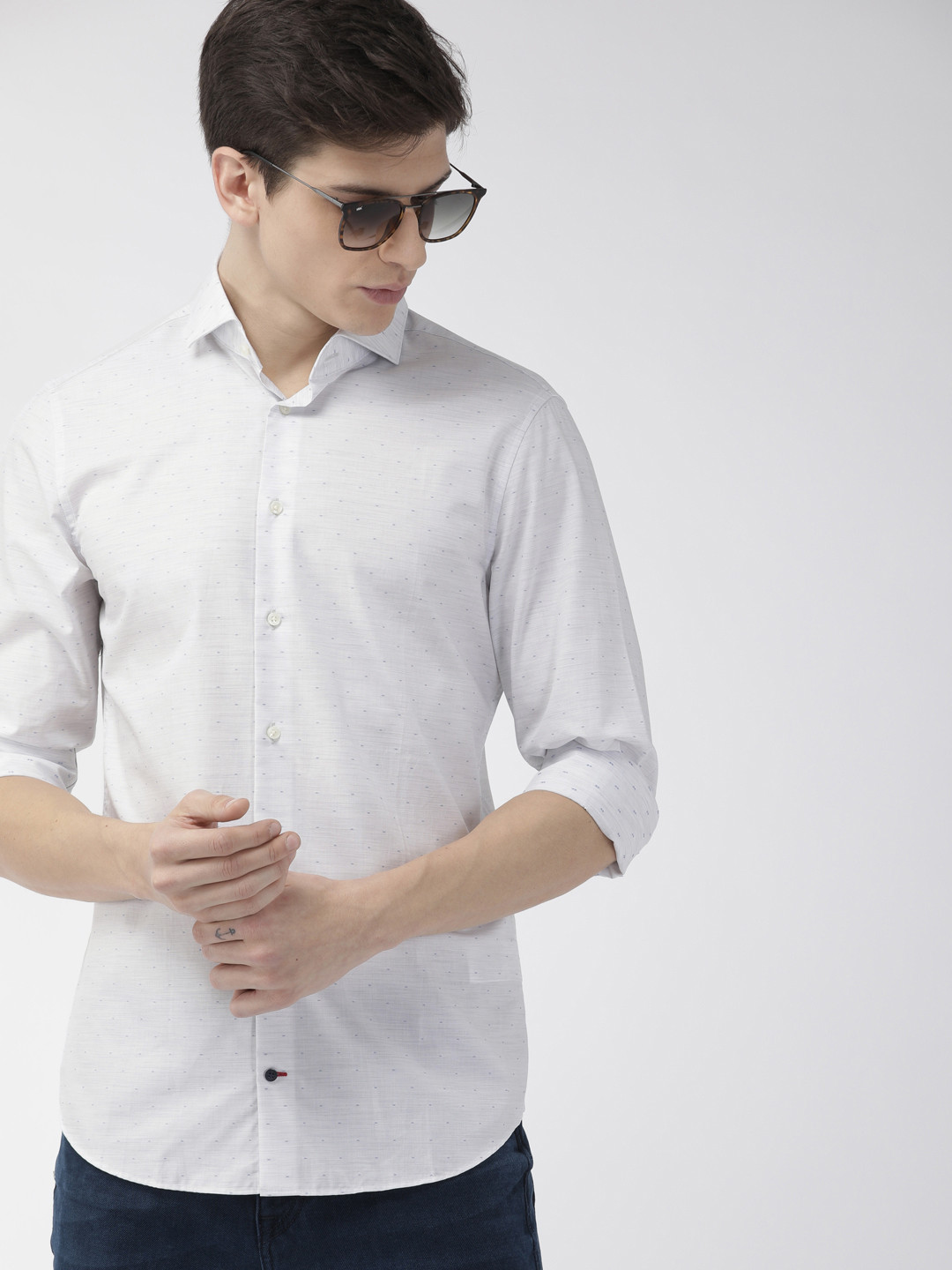 

Tommy Hilfiger Men Off-White & Grey Slim Fit Self Design Casual Shirt