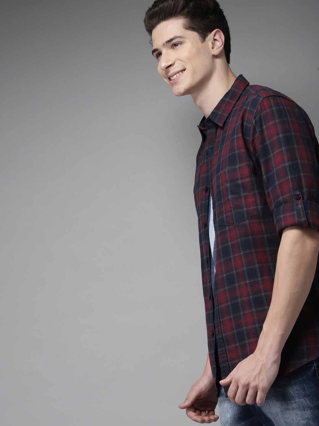 

HERE&NOW Men Red & Navy Blue Regular Fit Checked Casual Shirt