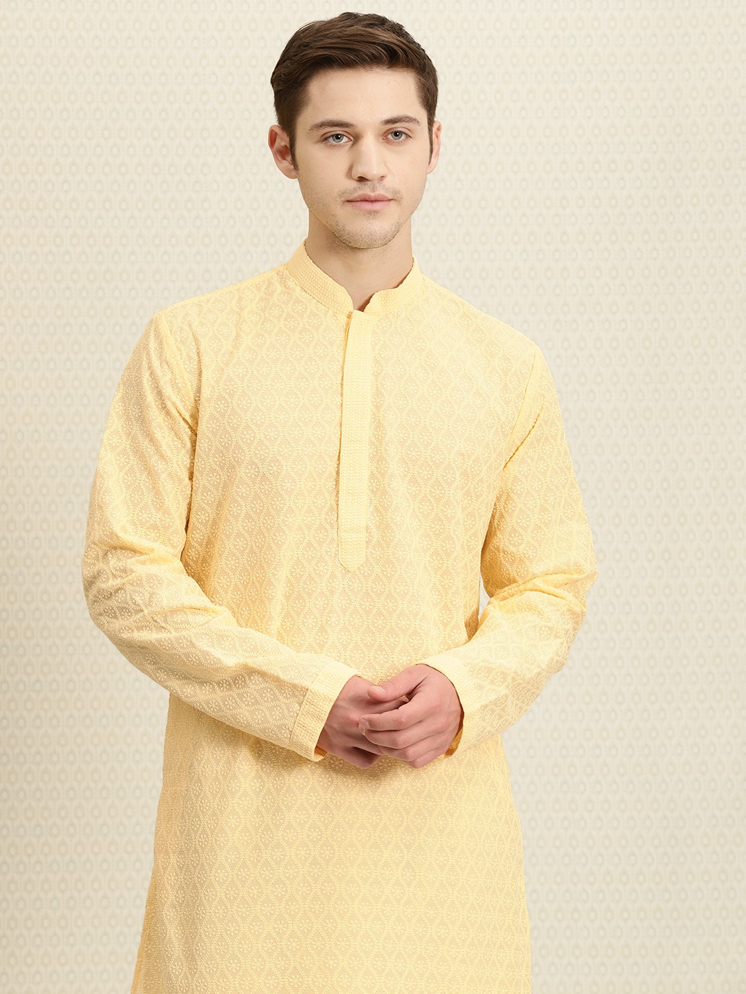 

House of Pataudi Men Yellow Chikankari Embroidered Straight Kurta