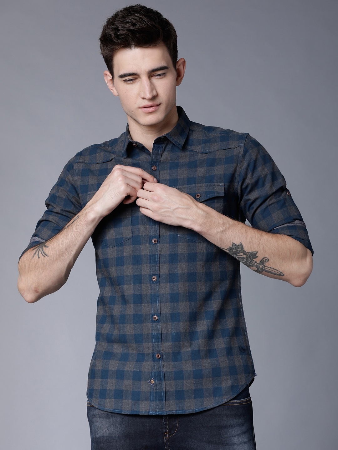 

LOCOMOTIVE Men Navy Blue & Grey Slim Fit Checked Casual Shirt