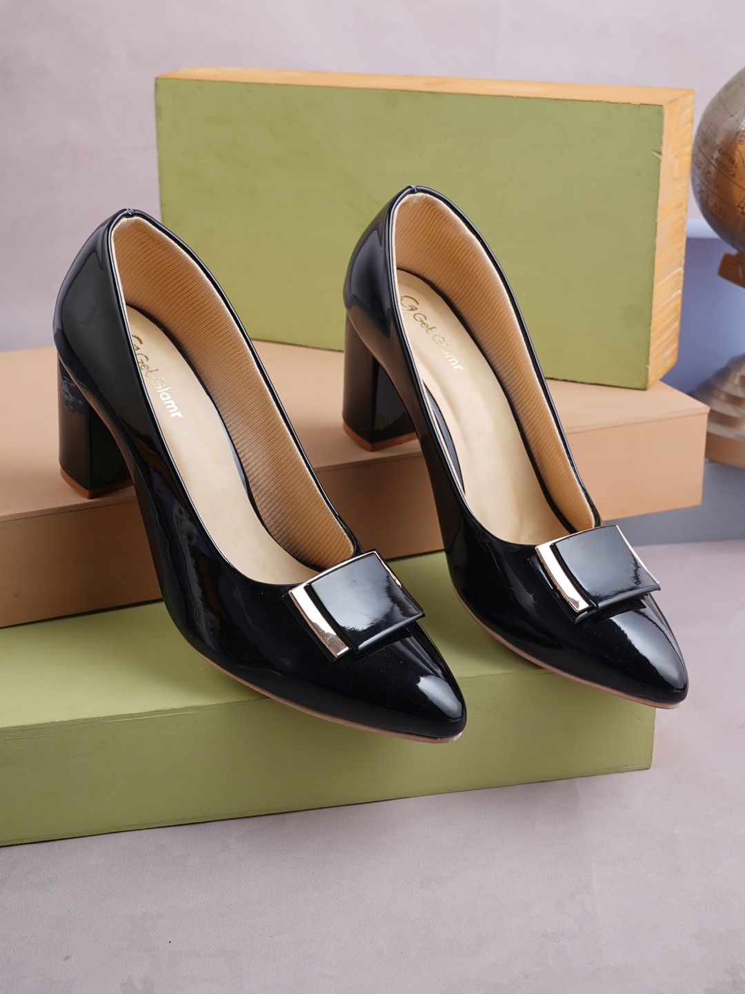 

Get Glamr Women Black Solid Pumps