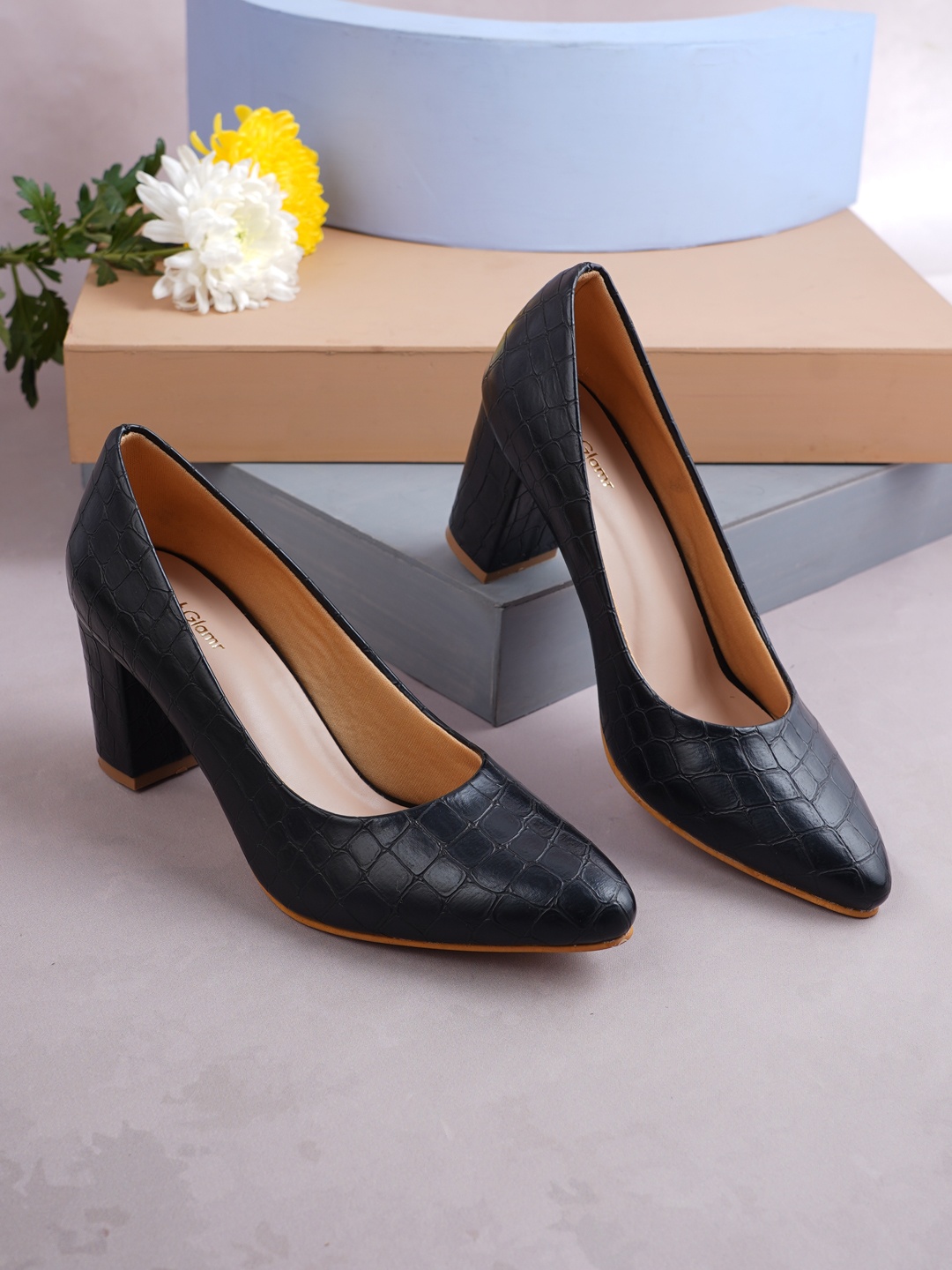 

Get Glamr Women Black Solid Pumps