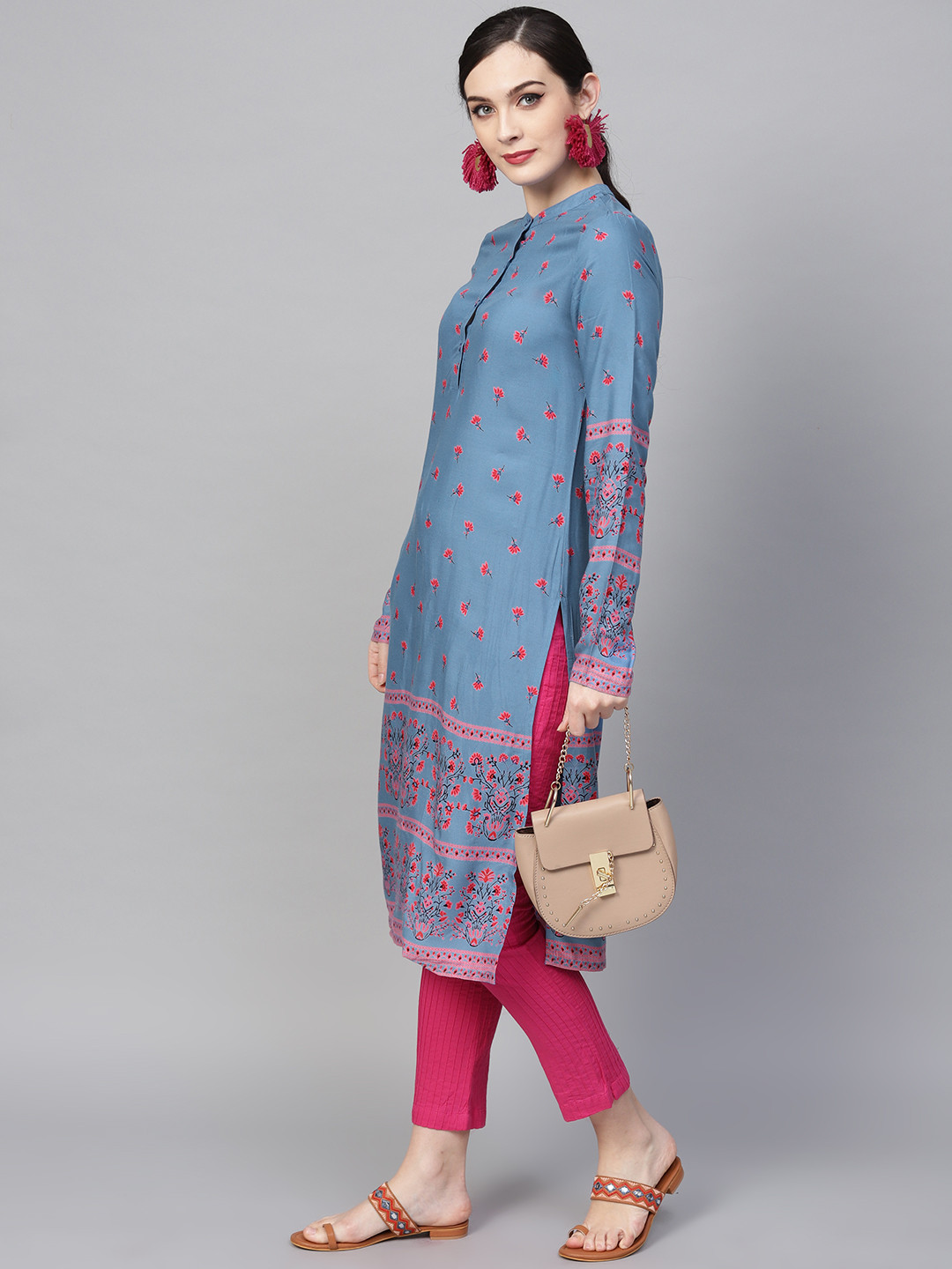 

AKS Women Blue & Pink Floral Printed Straight Kurta