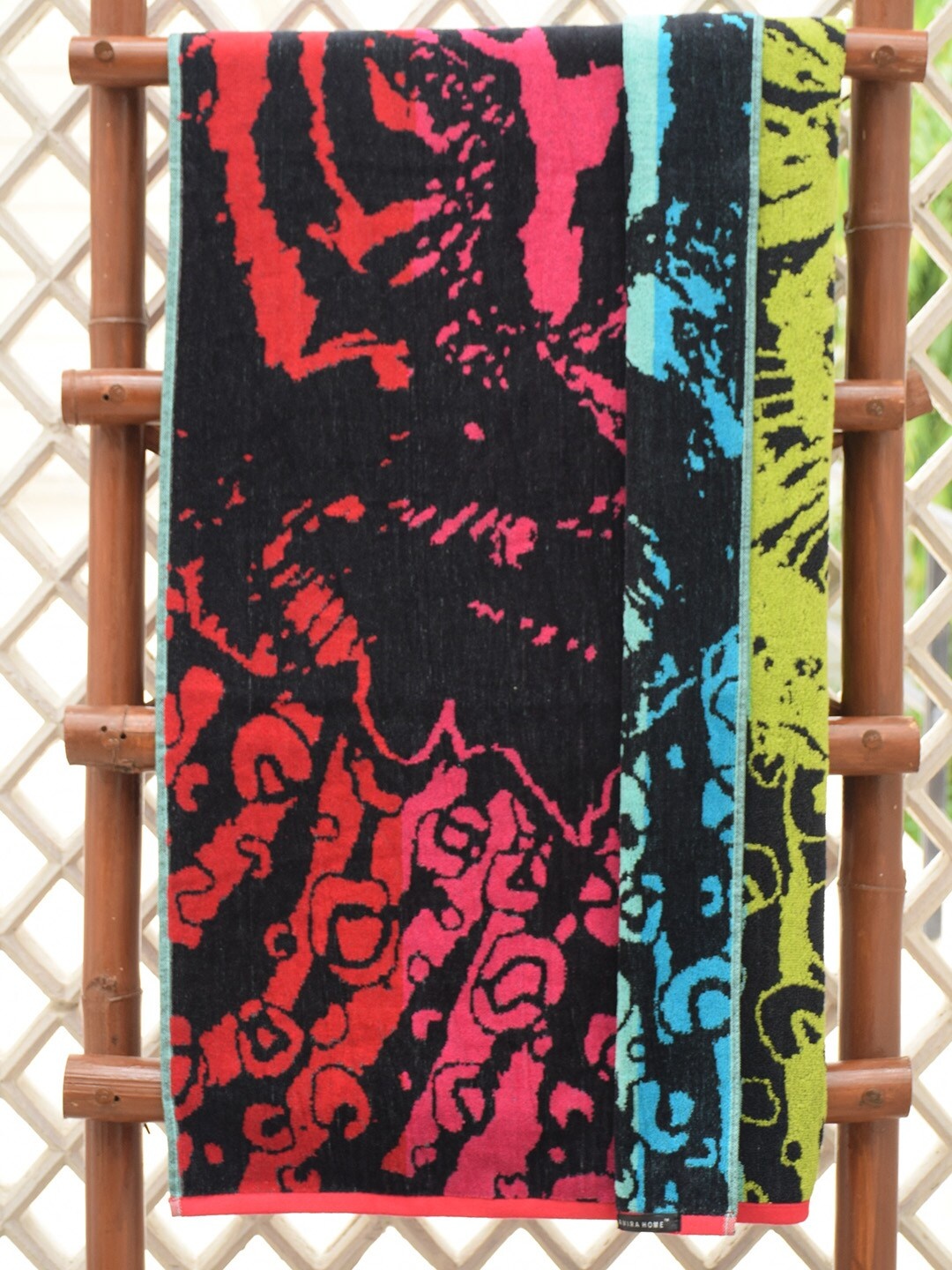 

Avira Home Multi-Coloured Printed 350 GSM Cotton Bath Towel