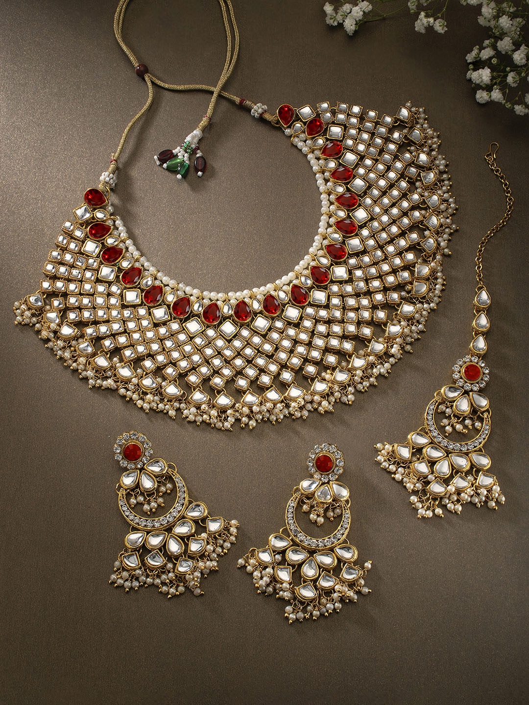 

Peora Women Gold-Plated & Red Kundan-Studded Jewellery Set