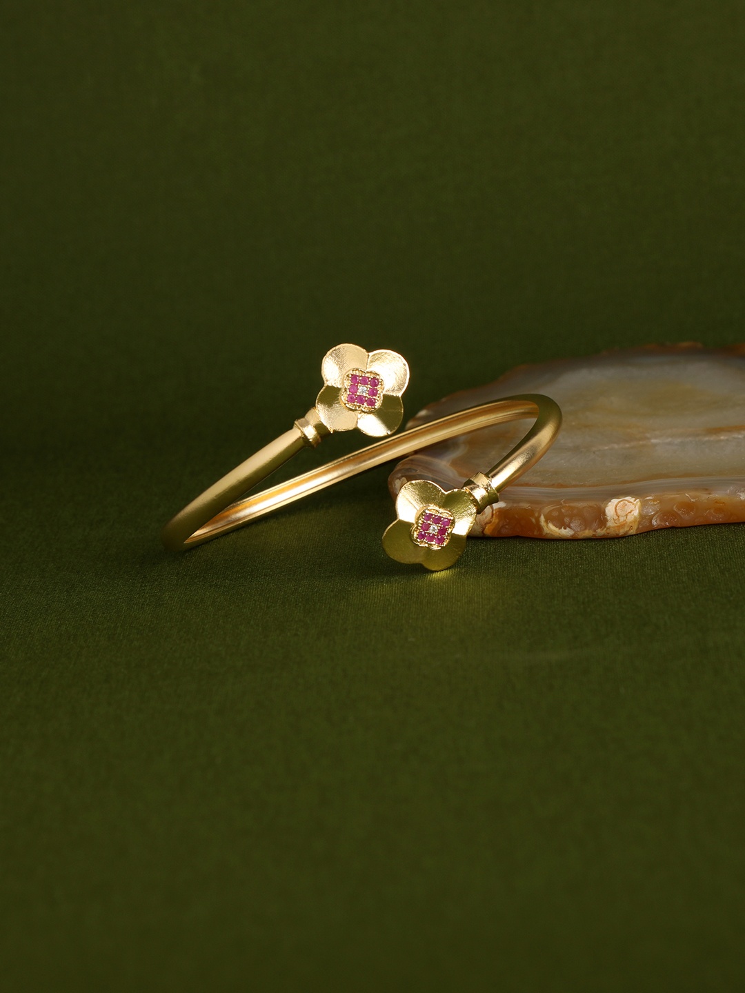 

AccessHer Gold-Toned Brass Brass-Plated Cuff Bracelet