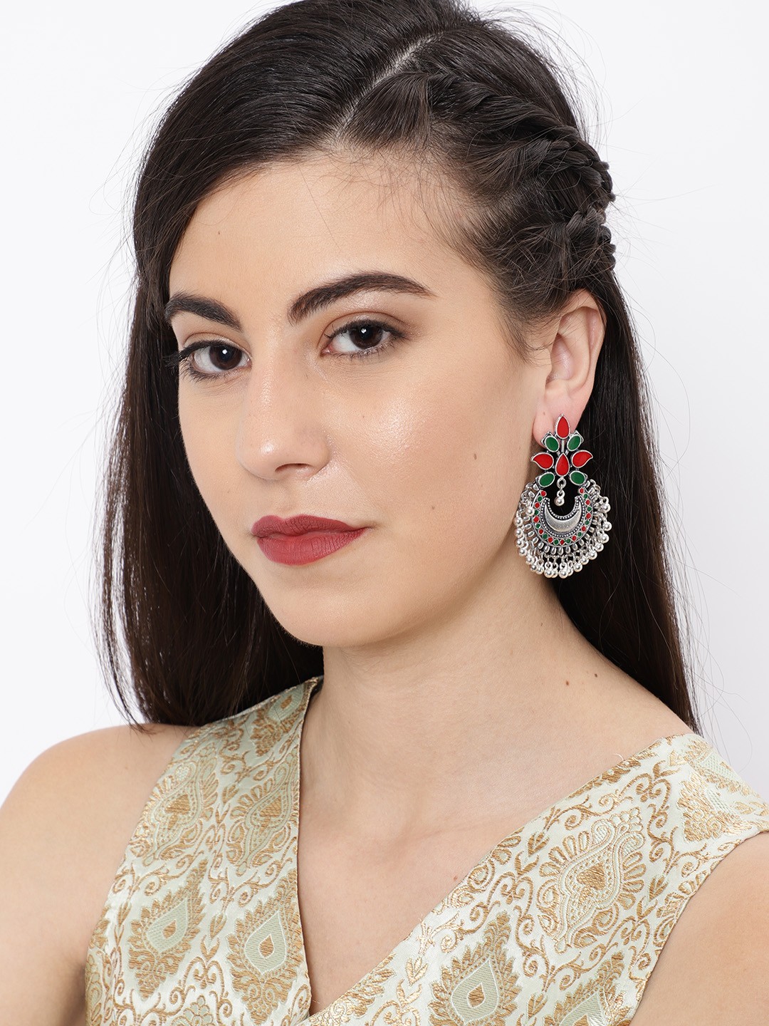 

Ayesha Silver-Toned & Red Crescent Shaped Chandbalis
