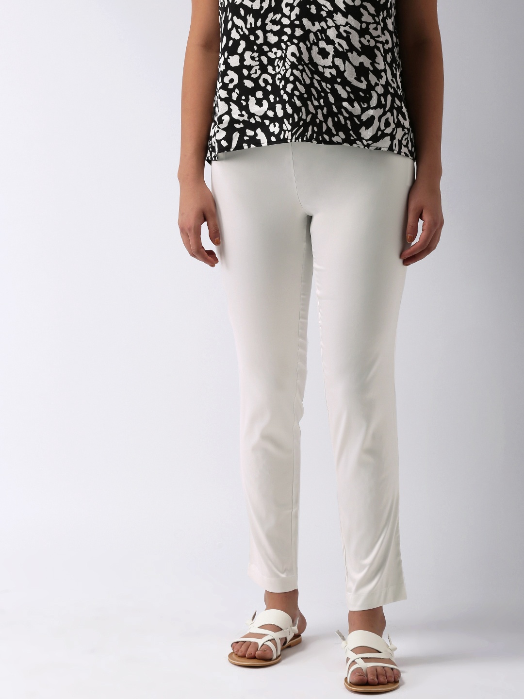 

Go Colors Women White Regular Fit Solid Trousers