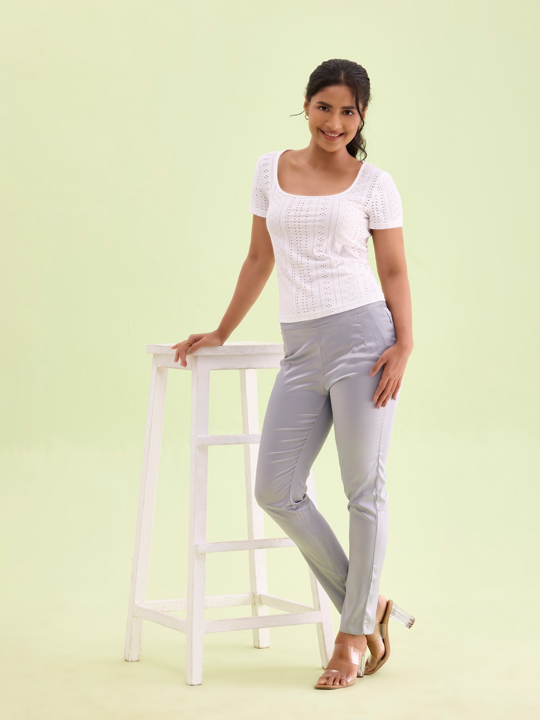 

Go Colors Women Grey Regular Fit Solid Cropped Shiny Cigarette Trousers