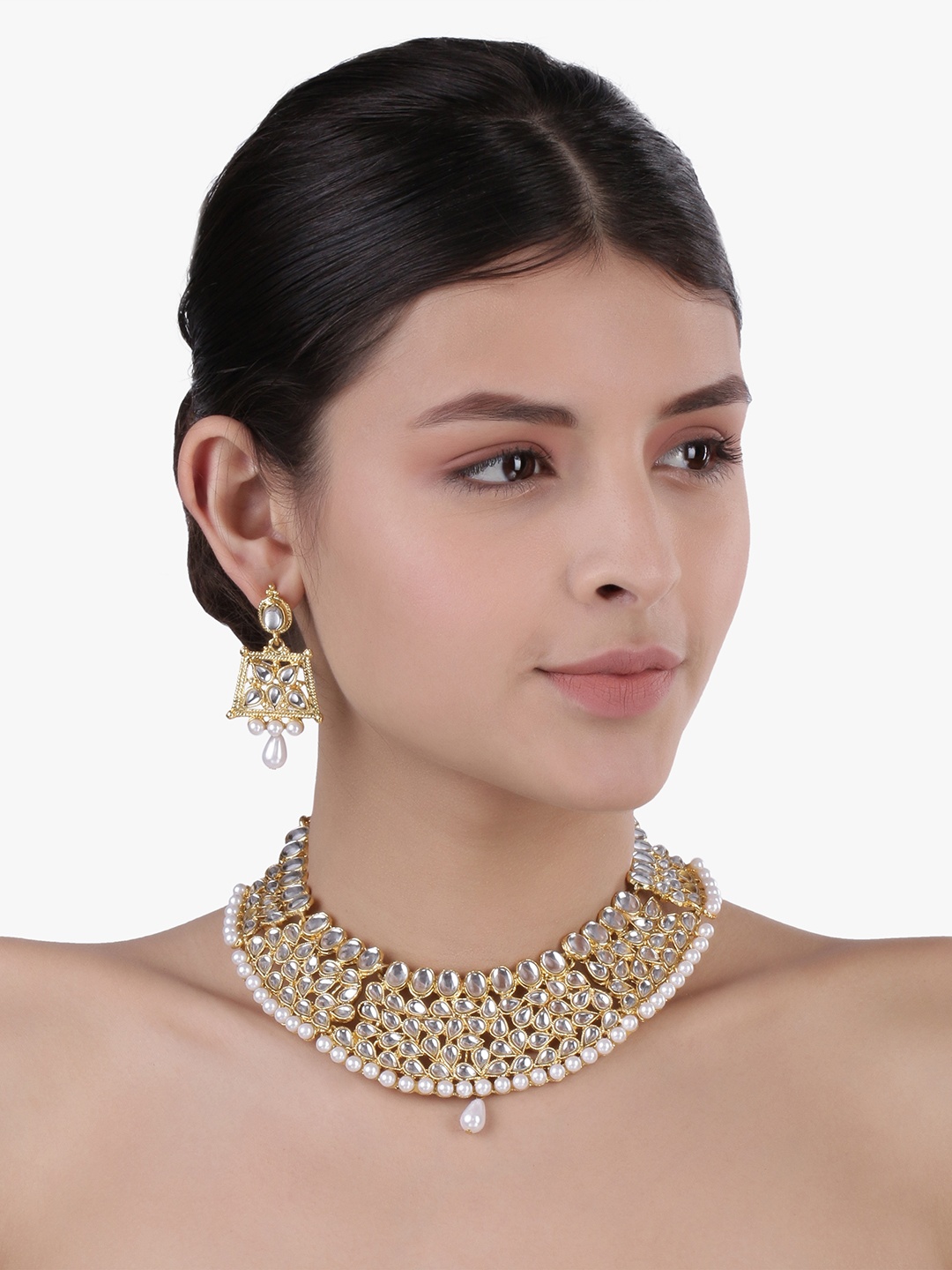 

Peora Women Gold-Plated & White Kundan-Studded Jewellery Set