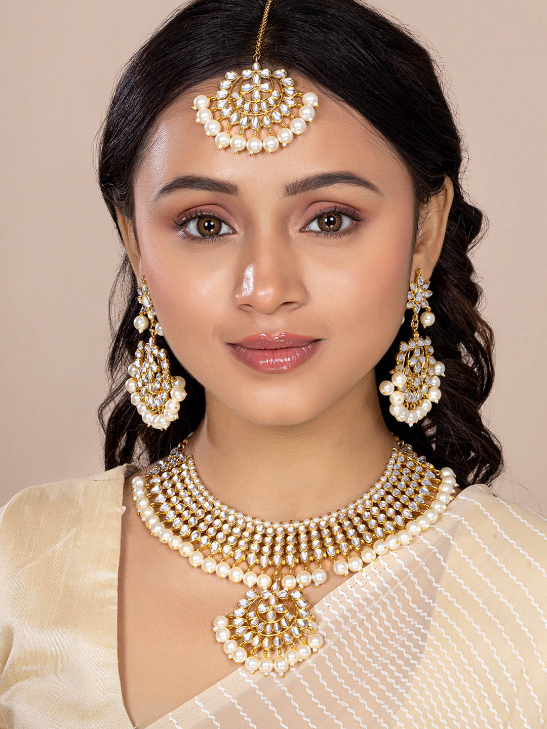 

Peora Women Gold-Plated & White Kundan-Studded Jewellery Set