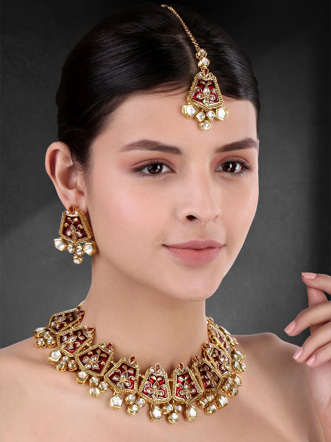 

Peora Women Gold-Plated & Red Meenakari Kundan-Studded Jewellery Set