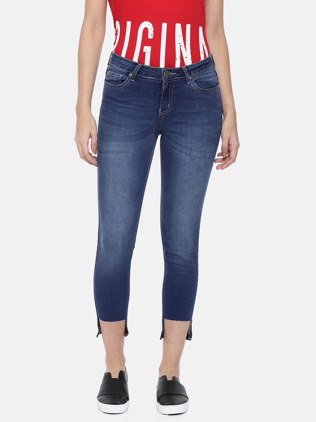 

People Women Blue Slim Fit Mid-Rise Clean Look Stretchable Cropped Jeans